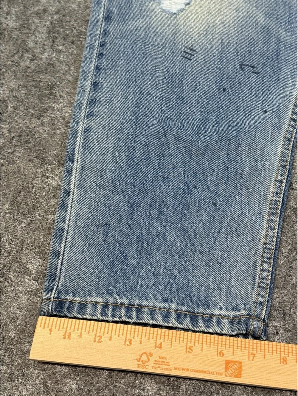 Levis 550 92 Relaxed Taper Jeans Mens 38x30 Distressed Paint NWT A3418-0010